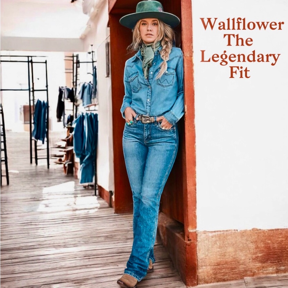 WallFlower Women’s Legendary Bootcut Mid-Rise Insta Stretch Jeans – Size 11🍂✨🍁